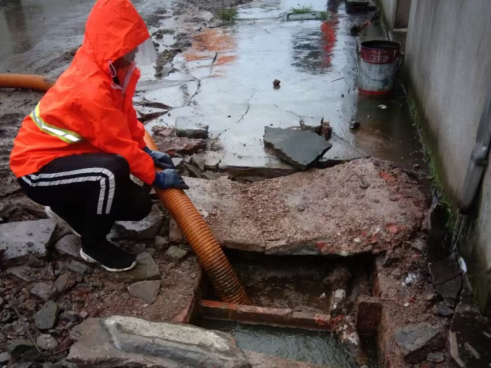 陕西专业清理污水池 炜誉市政以规范流程守护城市 “肠道”